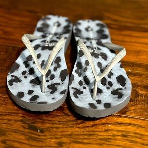 Grey / Black Cheetah Vionic Sandals